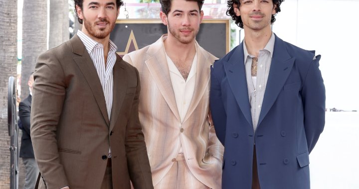 Jonas Brothers ще оглавят шоуто на полувремето на Grey Cup във Ванкувър