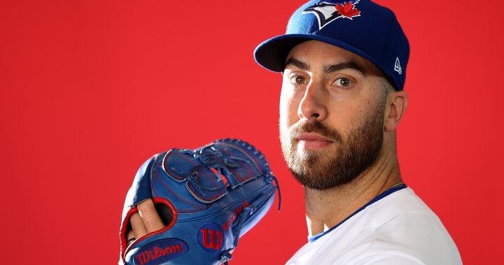 Blue Jays pitcher outraged after airline makes pregnant wife clean up after kids
