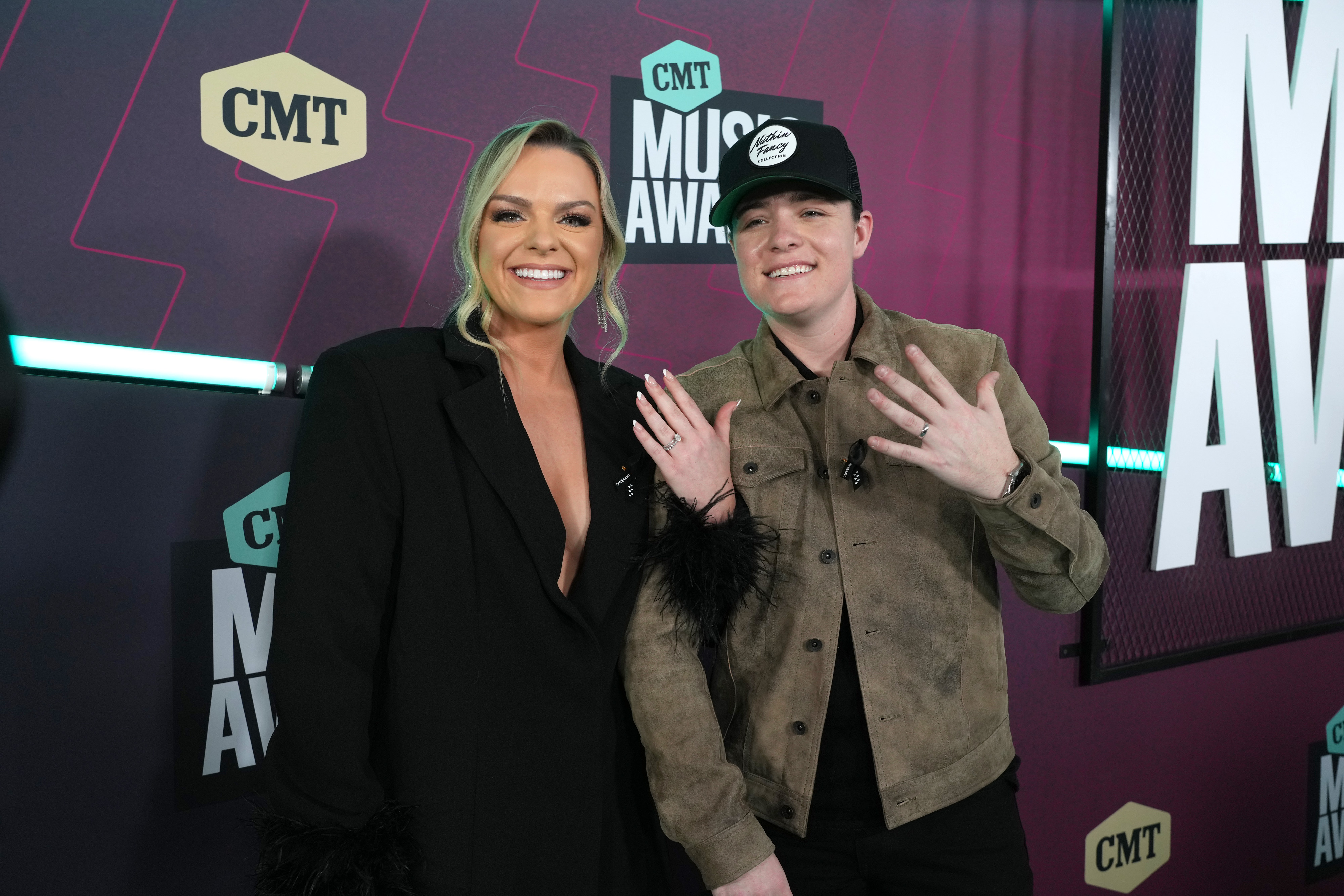 CMT Music Awards Attendees Honour Nashville School Shooting Victims - Vimarsana News