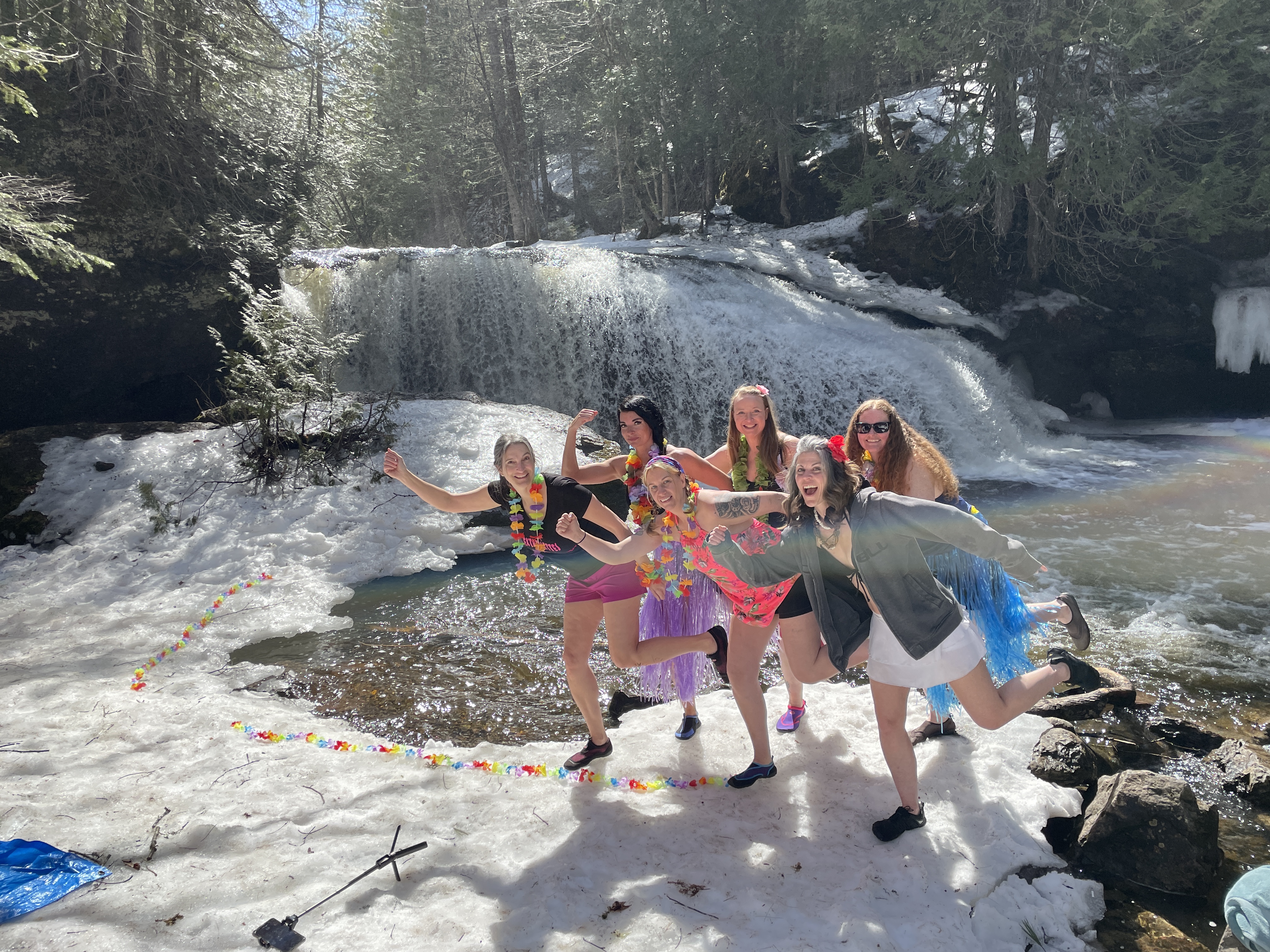 ‘Extremettes’ Maritime women’s hiking group plunges into frigid waterfalls – New Brunswick | 24CA News
