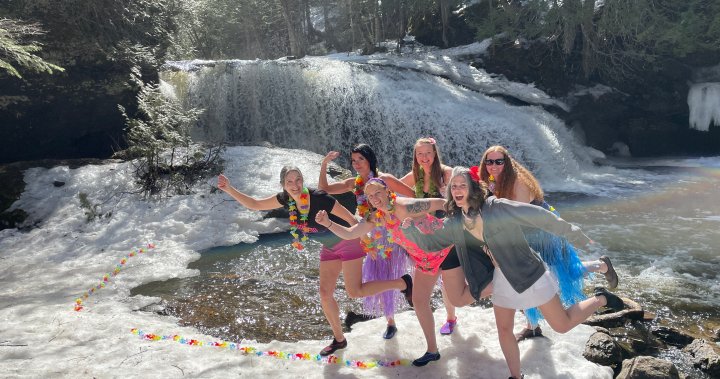 ‘Extremettes’ Maritime women’s hiking group plunges into frigid waterfalls