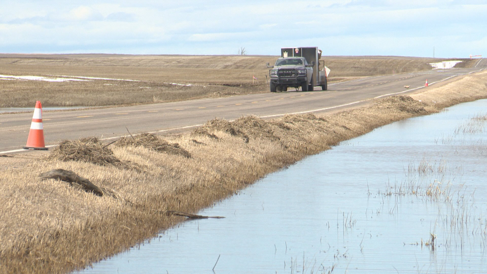 Southern Alberta Municipalities Warn Residents Of Flooding Lethbridge   MD Of Taber Flooding 