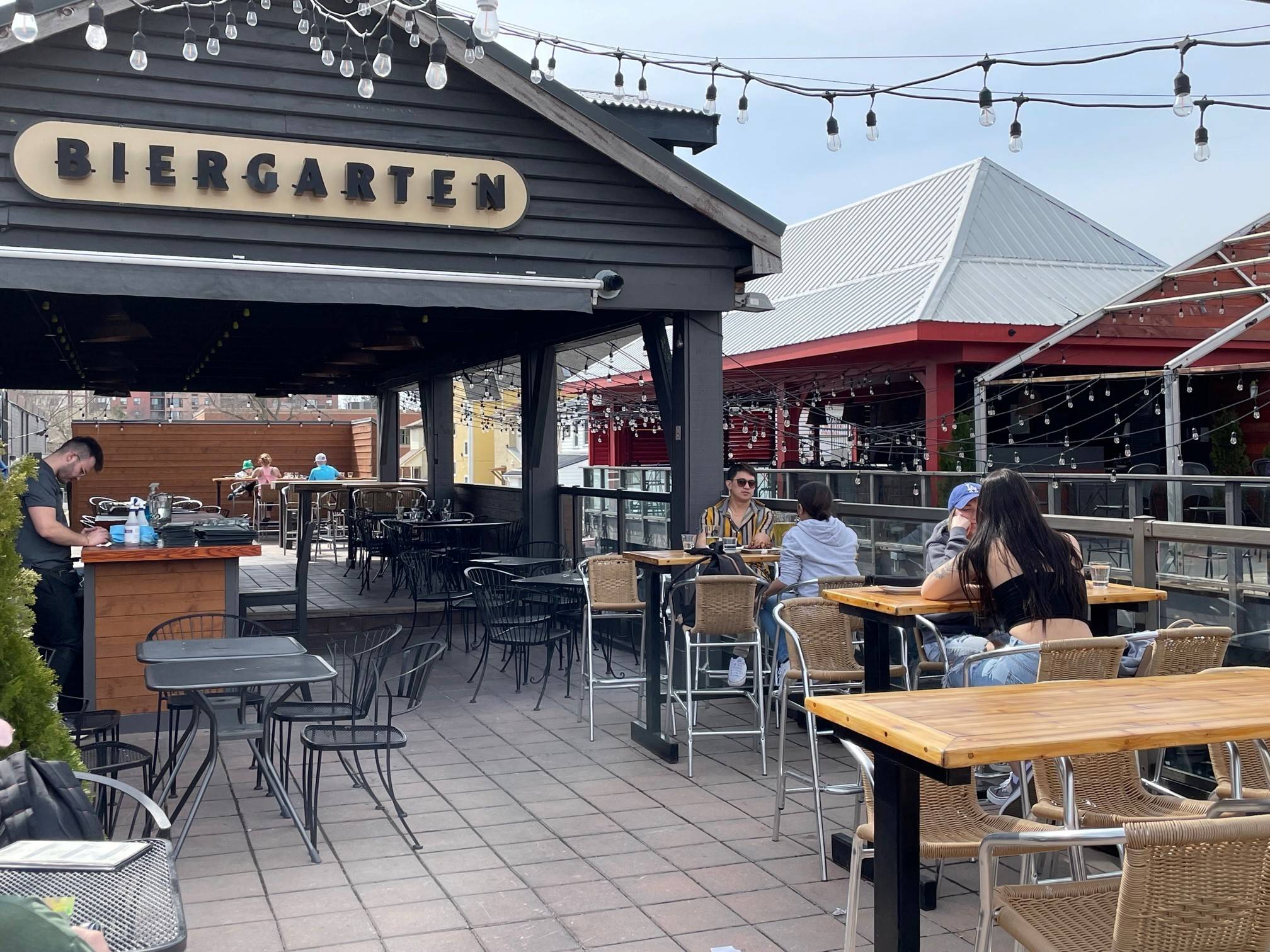 Parks and patios: Londoners take advantage of warm week - Vimarsana News