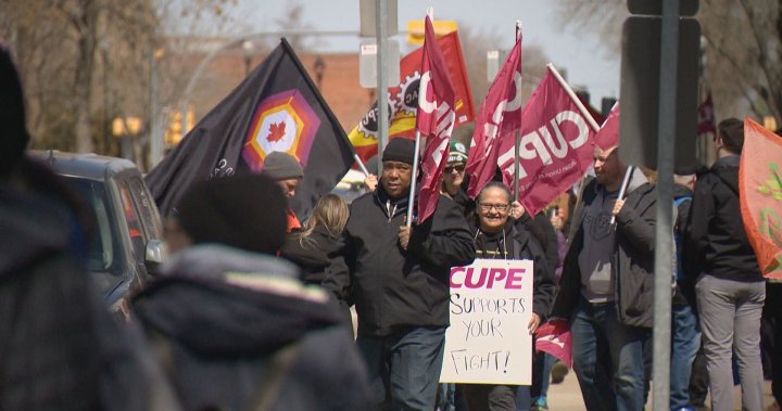 Local reaction in Regina to Public Service Alliance of Canada strike