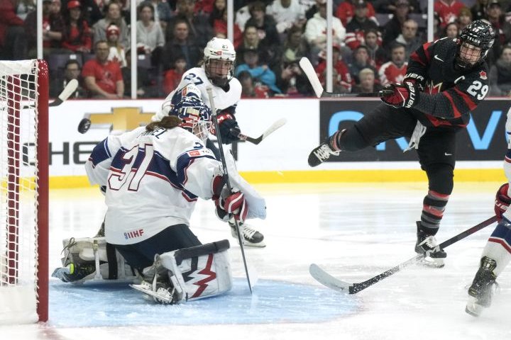 Canada downs U.S. 4-3 in dramatic shootout at women’s worlds