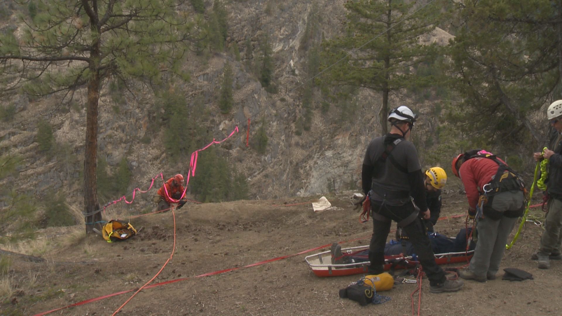 B.C. search and rescue volunteers take part in rope rescue