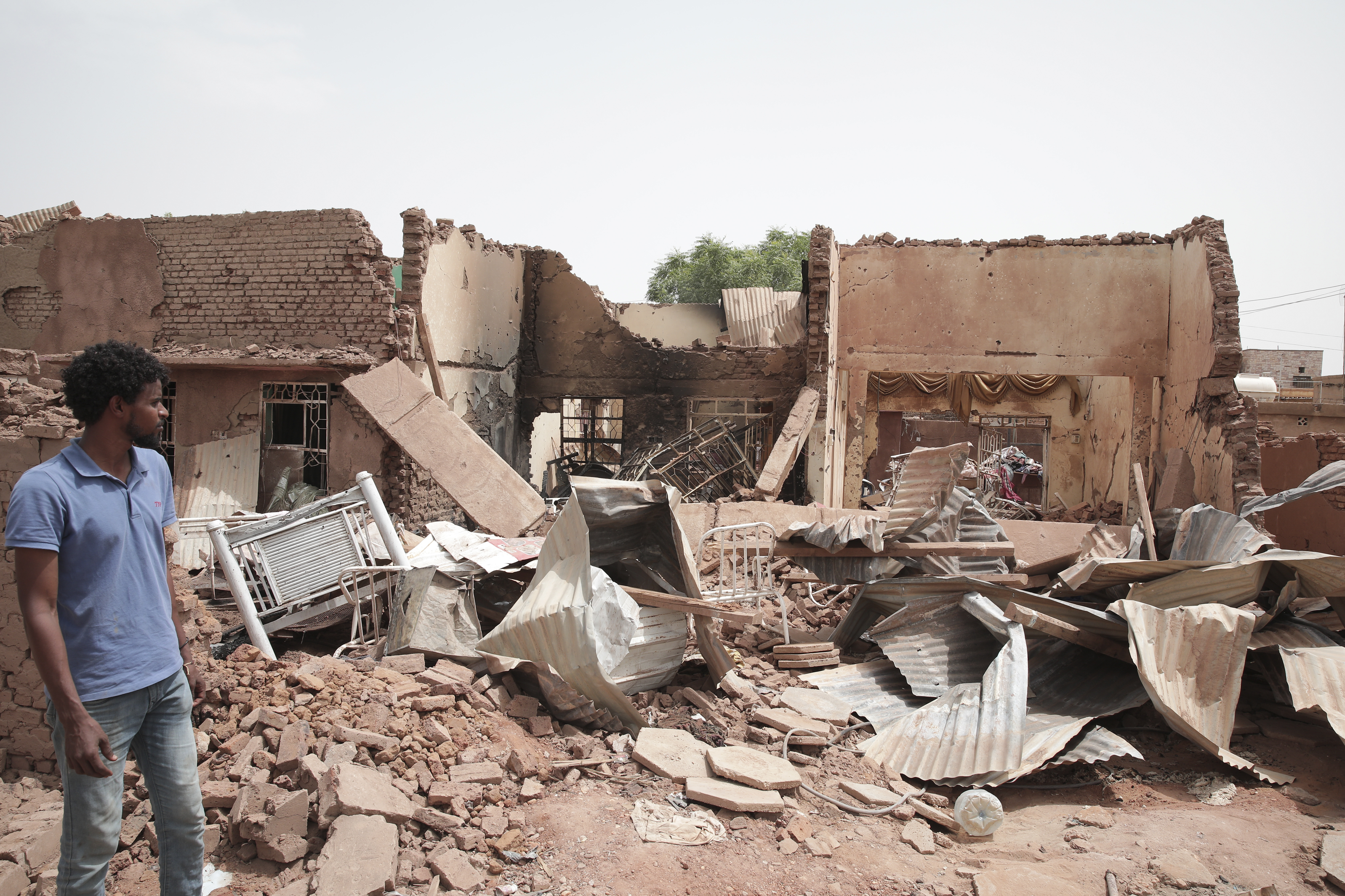 Sudan crisis: New 72-hour truce rocked by air strikes, tank fire – National | 24CA News