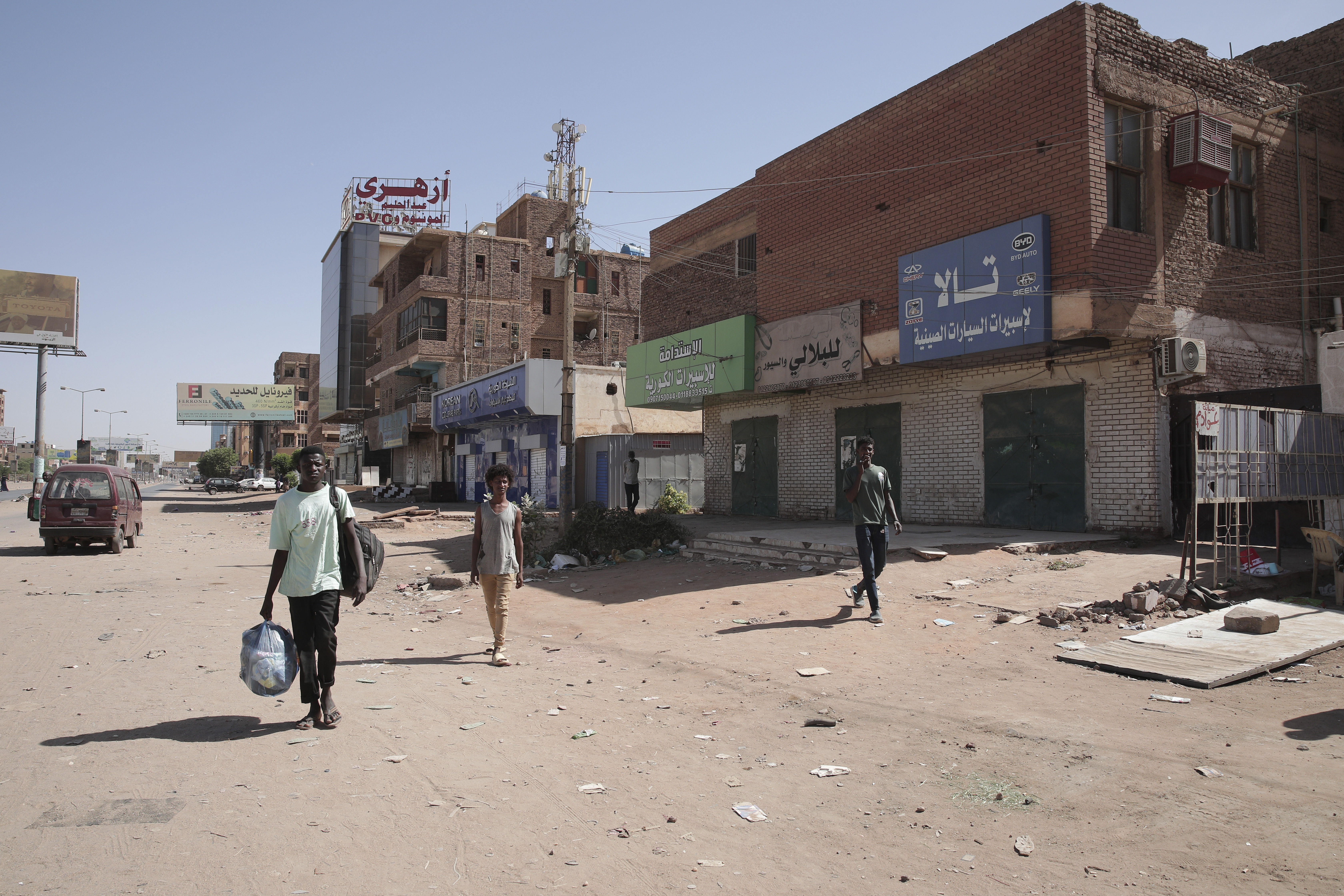 Sudan: Gunfire rattles capital city as residents try to flee conflict – National | 24CA News