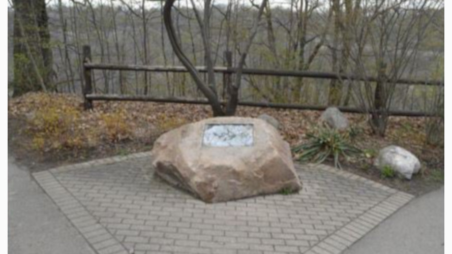 Niagara police say they are investigating the theft of a memorial plaque from the Niagara River Recreation Trail.