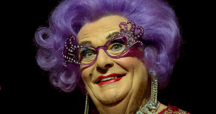 Der australische Komiker Barry Humphries, Schöpfer von Dame Edna, starb im Alter von 89 Jahren – National