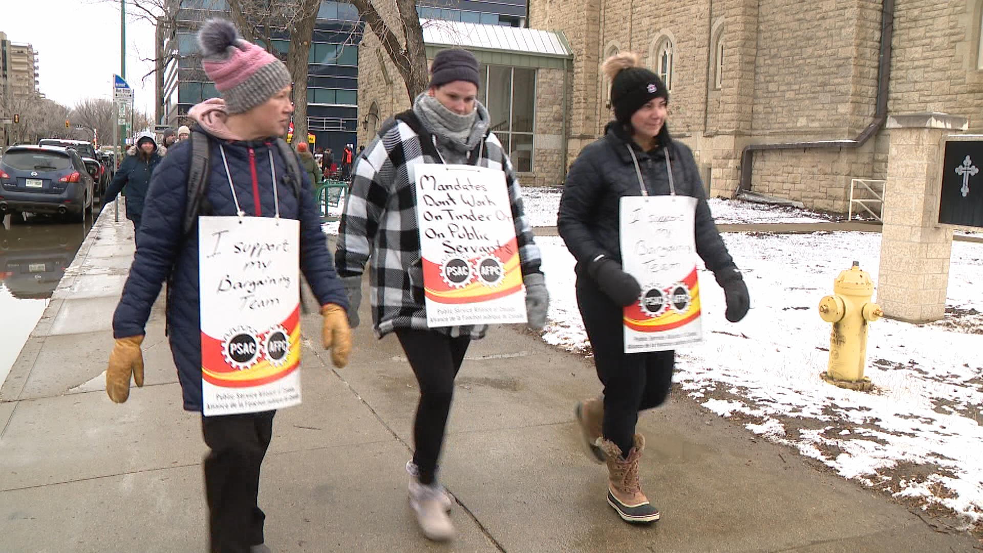 Picket Lines Pop Up Around Saskatchewan During Largest Federal Worker   Federal Workers Strike Photo 