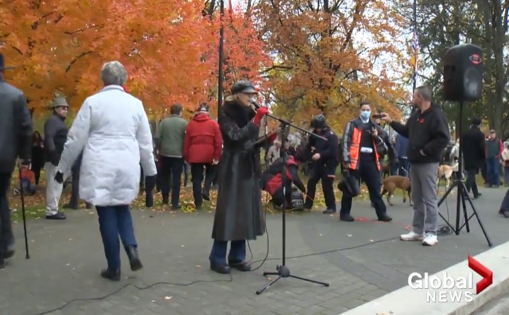 Обвинението срещу виден протестиращ срещу мандата на COVID обвинен в