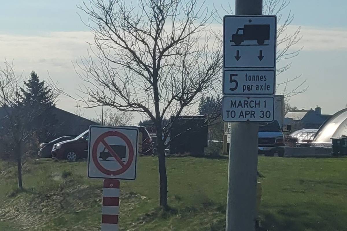 14 truck drivers charged for taking wrong detour route in Woolwich - Vimarsana News