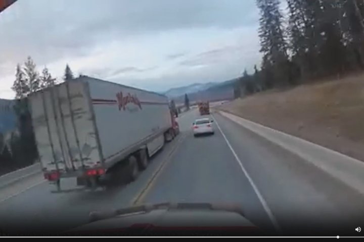 Driver seen making dangerous, illegal pass on Hwy 5 near Clearwater, B.C. no longer in Canada