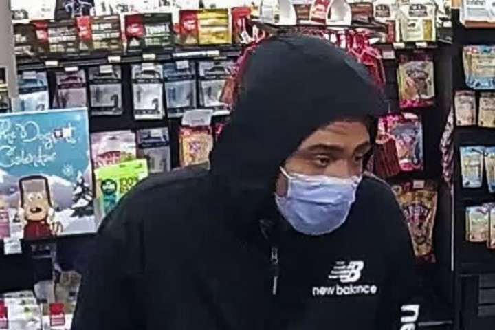 Police looking to ID man wanted in Toronto retail robbery spree