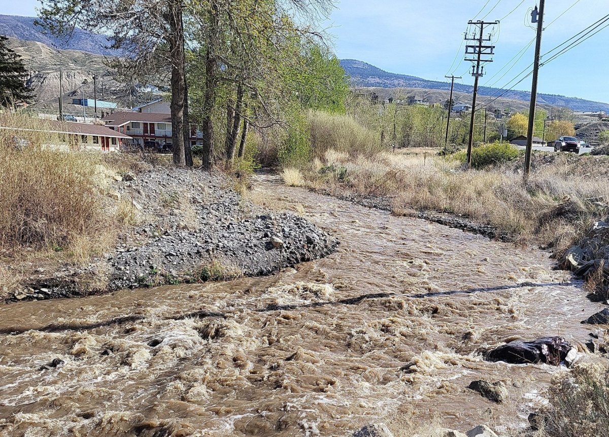 High Streamflows in the Village of Cache Creek./ Village of Cache Creek.