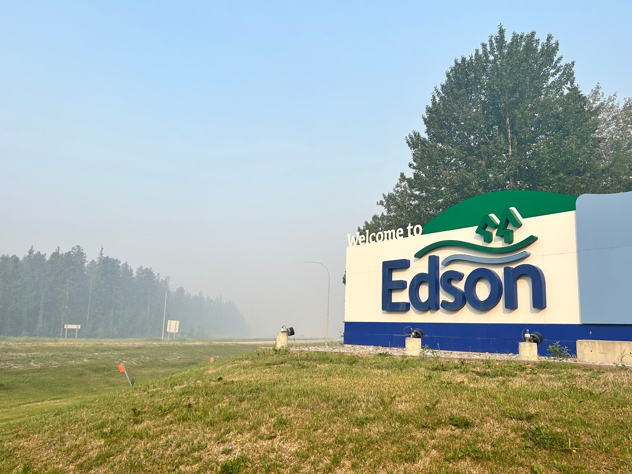 Alberta wildfires: Edson lifting evacuation order Thursday evening - Edmonton - Vimarsana News