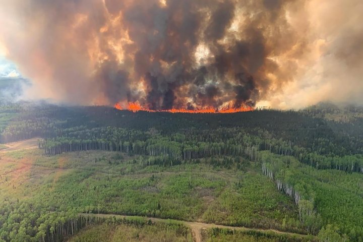 Alberta wildfires: Bothered by smoke? An N95 mask is best, experts suggest