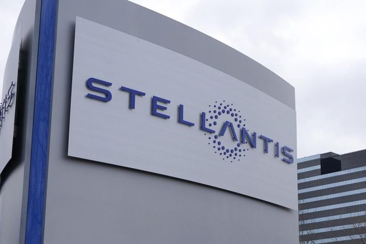 Ford ‘disappointed’ in feds’ handling of rocky Stellantis deal for EV battery plant  | 24CA News