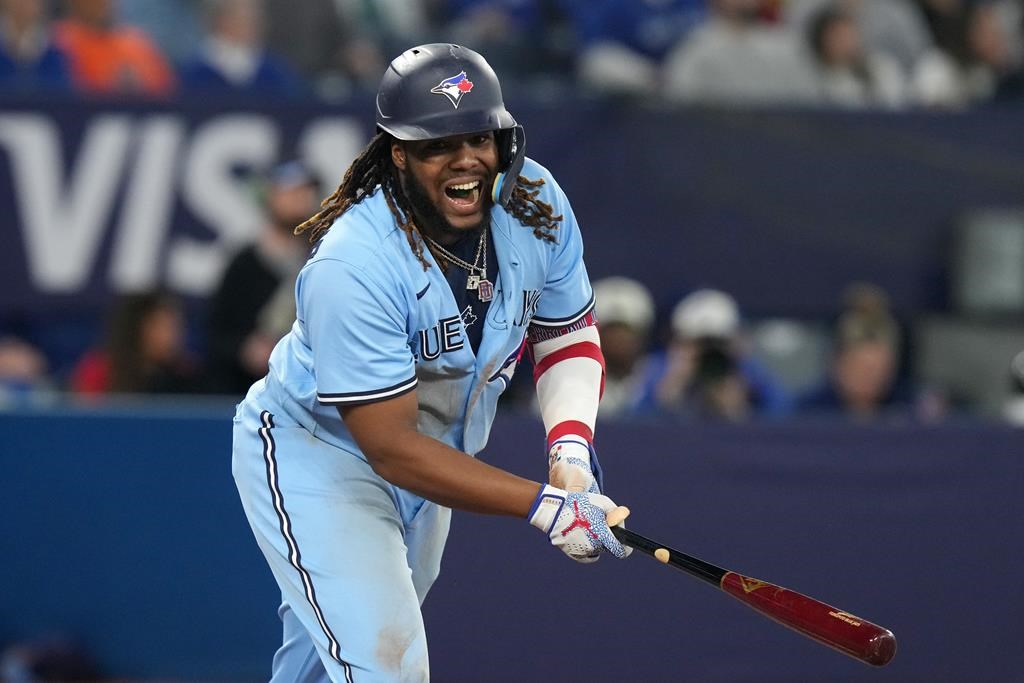 Guerrero Jr. robbed of a hit in second at-bat