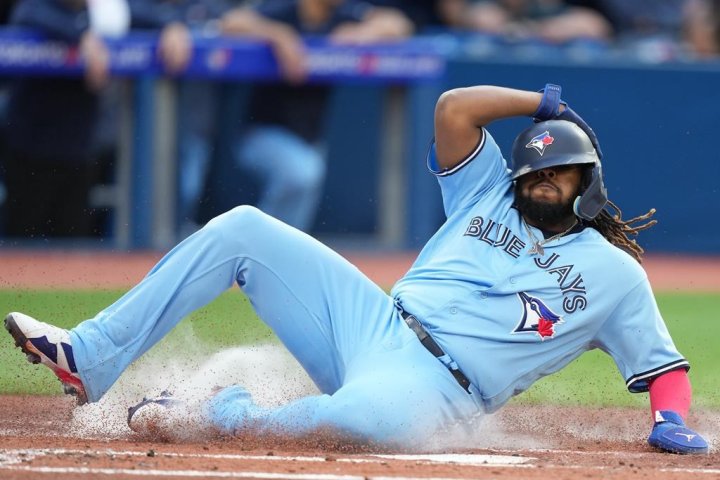 Jays pound out 14 hits in 7-2 win over Brewers