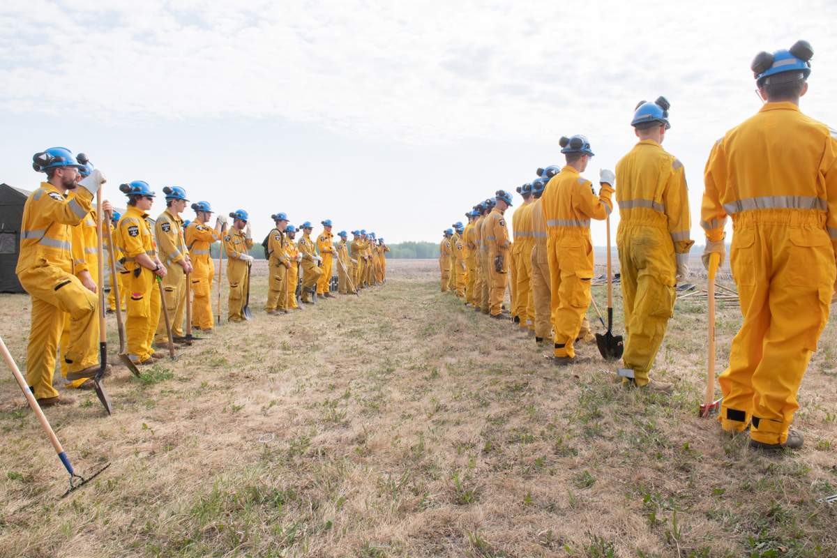 Members of the 3rd Battalion, Princess Patricia’s Canadian Light Infantry, participate in fire prevention operations in Grande Prairie, Alberta in support of Operation LENTUS 23-01 on May 11, 2023.