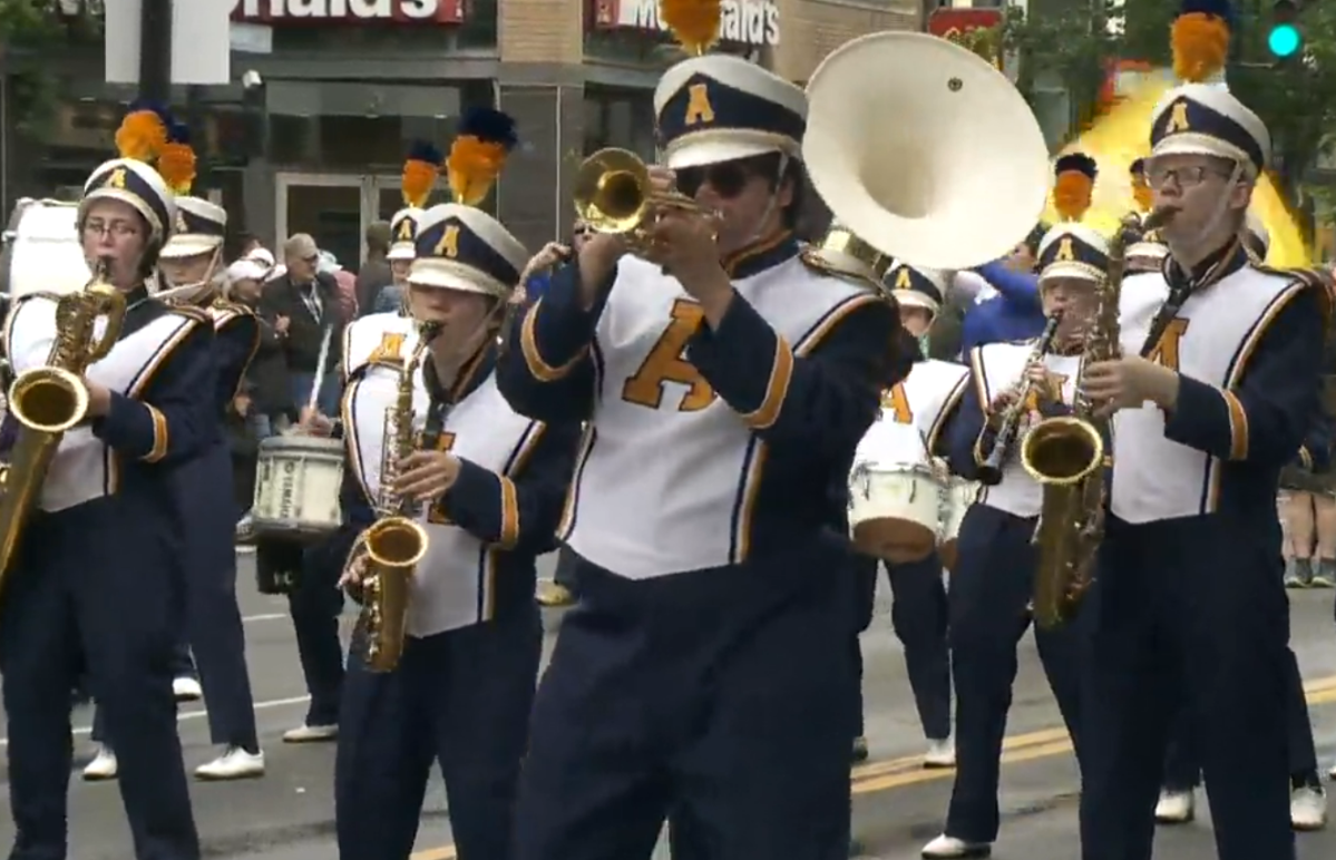 Thousands jam B.C.’s capital streets for 123rd Victoria Day Parade