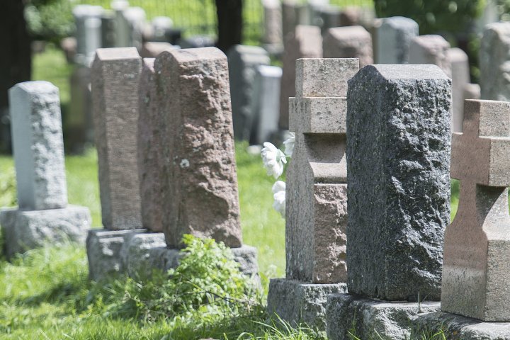 Tentative deal means Montreal cemetery could soon reopen to grieving families