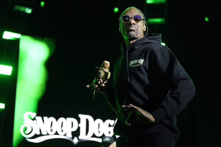Snoop Dogg Is Trying To Buy A Hockey Team