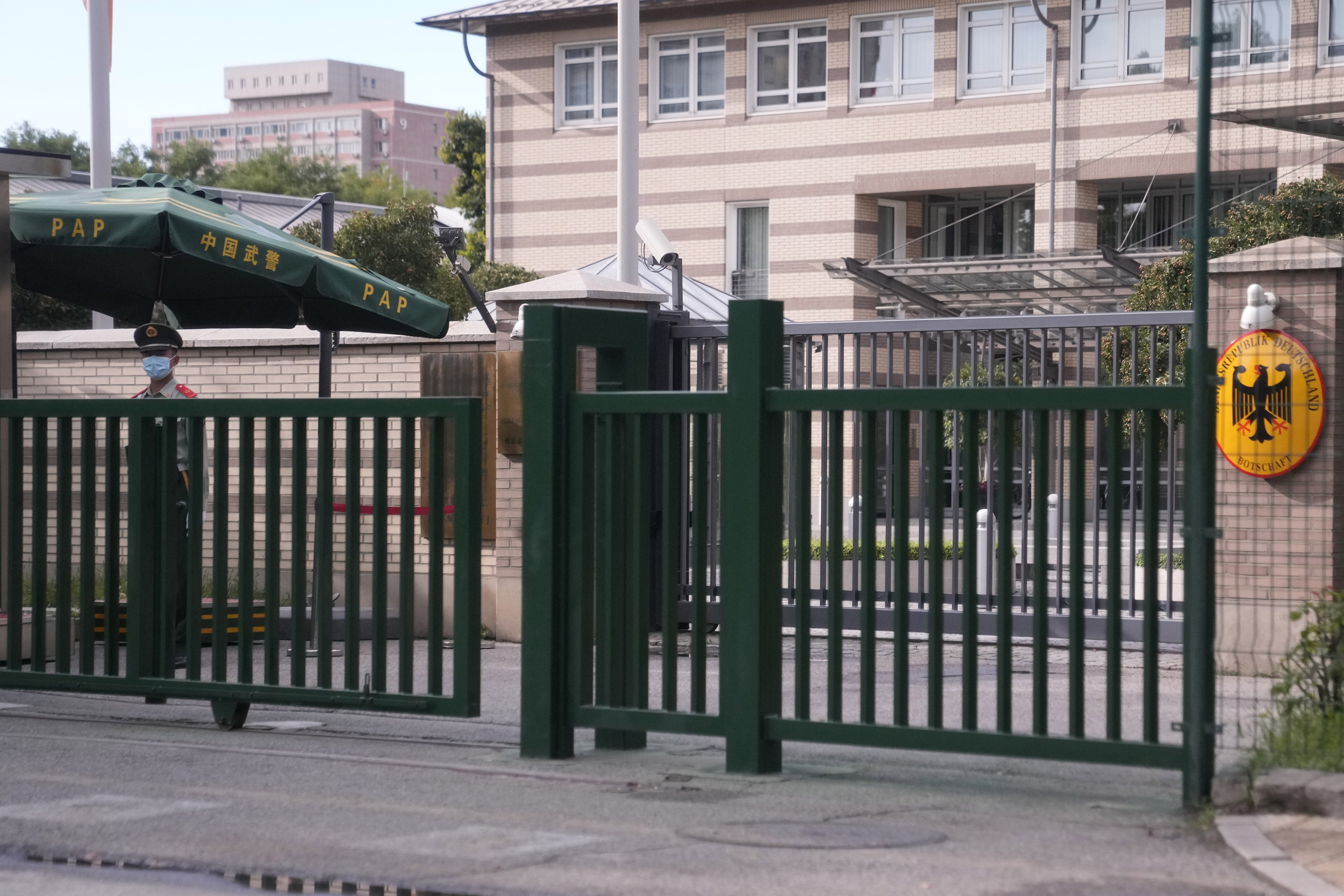 Foreign embassies in China warned over ‘propaganda’ displays after Ukraine flags raised – National | 24CA News