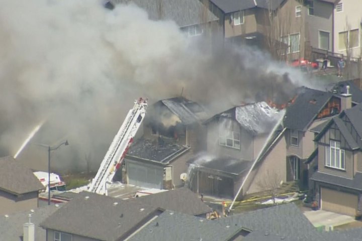 Calgary fire crews battling multi-home blaze in Cougar Ridge  