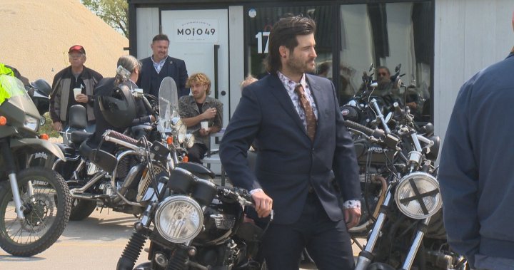 Riders don formal attire for charity motorcycle ride that “breaks stereotypes” – Winnipeg | Globalnews.ca