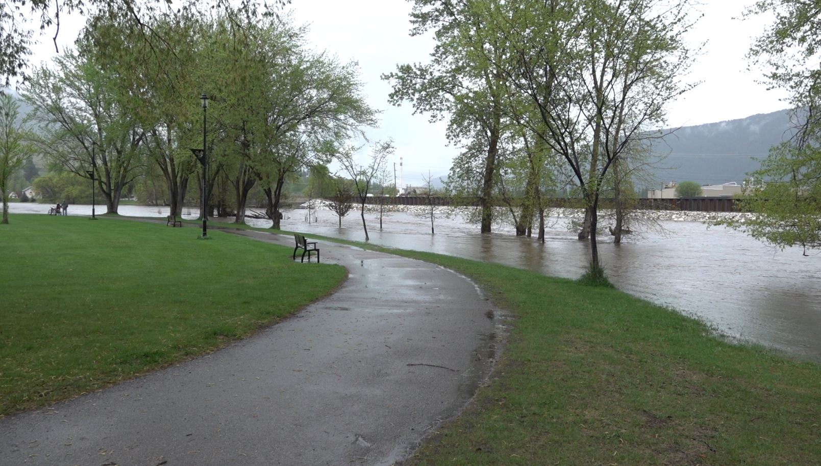 B.C. flooding: Concerns remain high in Southern Interior as rain sweeps in  | 24CA News