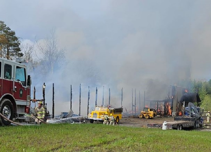 Fire breaks out at barn in Nottawasaga, Ont. on May 5, 2023.