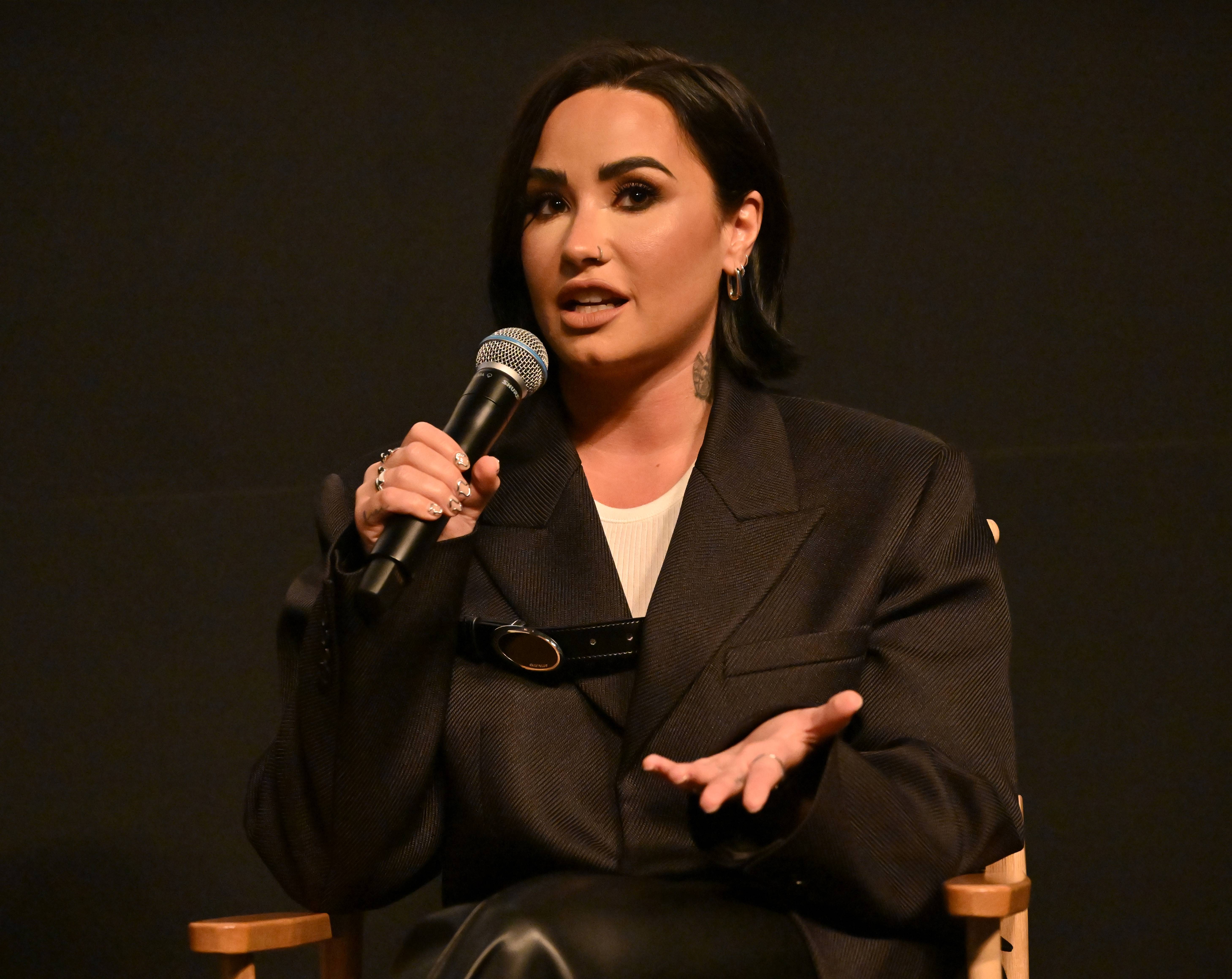 Demi Lovato Talks Teenage Tears On Her Tour Bus - Vimarsana News