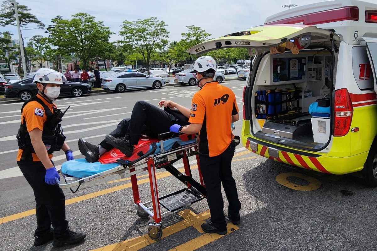 passenger-opens-exit-door-during-flight-on-south-korean-plane-injuring