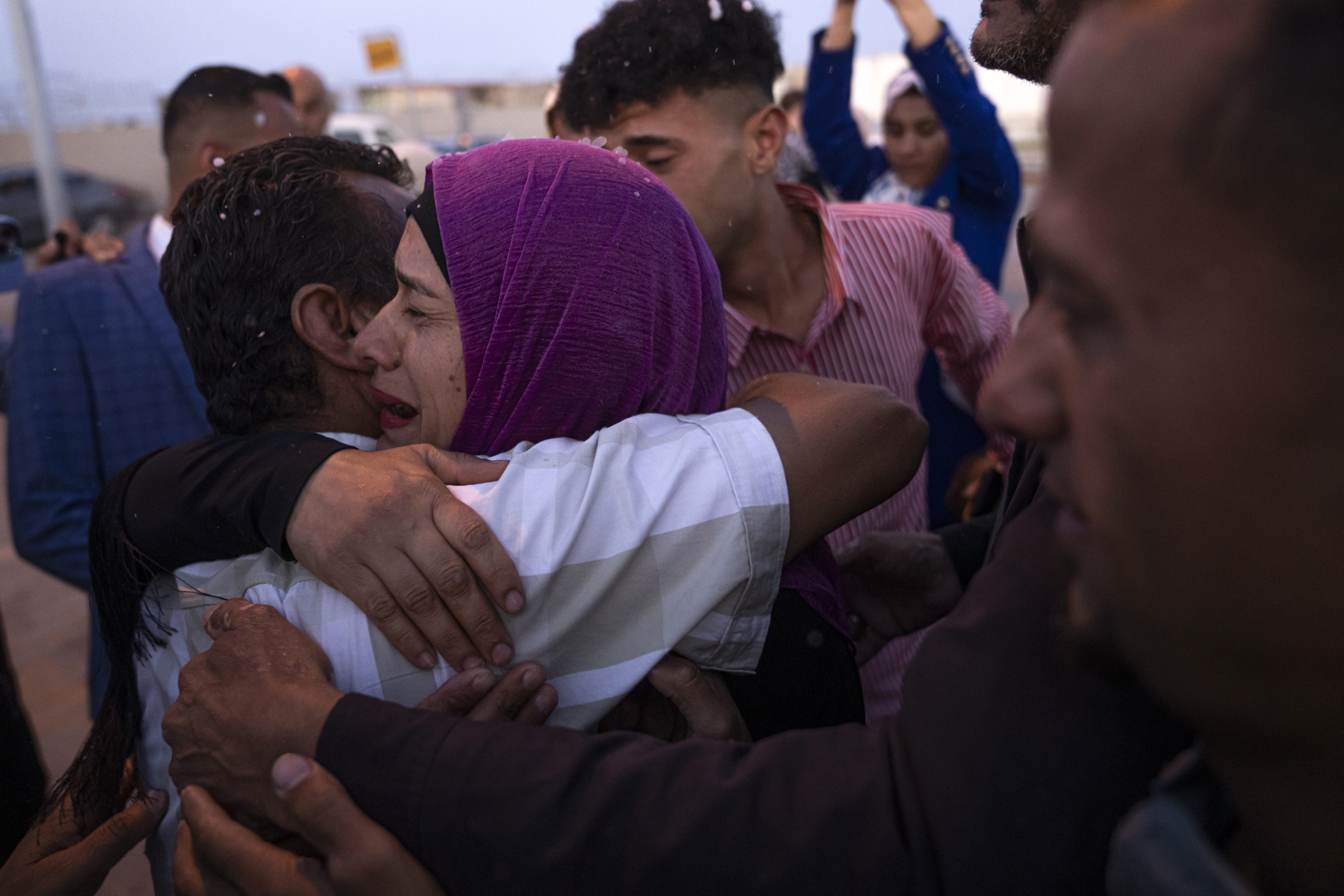 Sudan crisis: More than 100K flee war-torn nation amid crumbling ceasefires – National | 24CA News