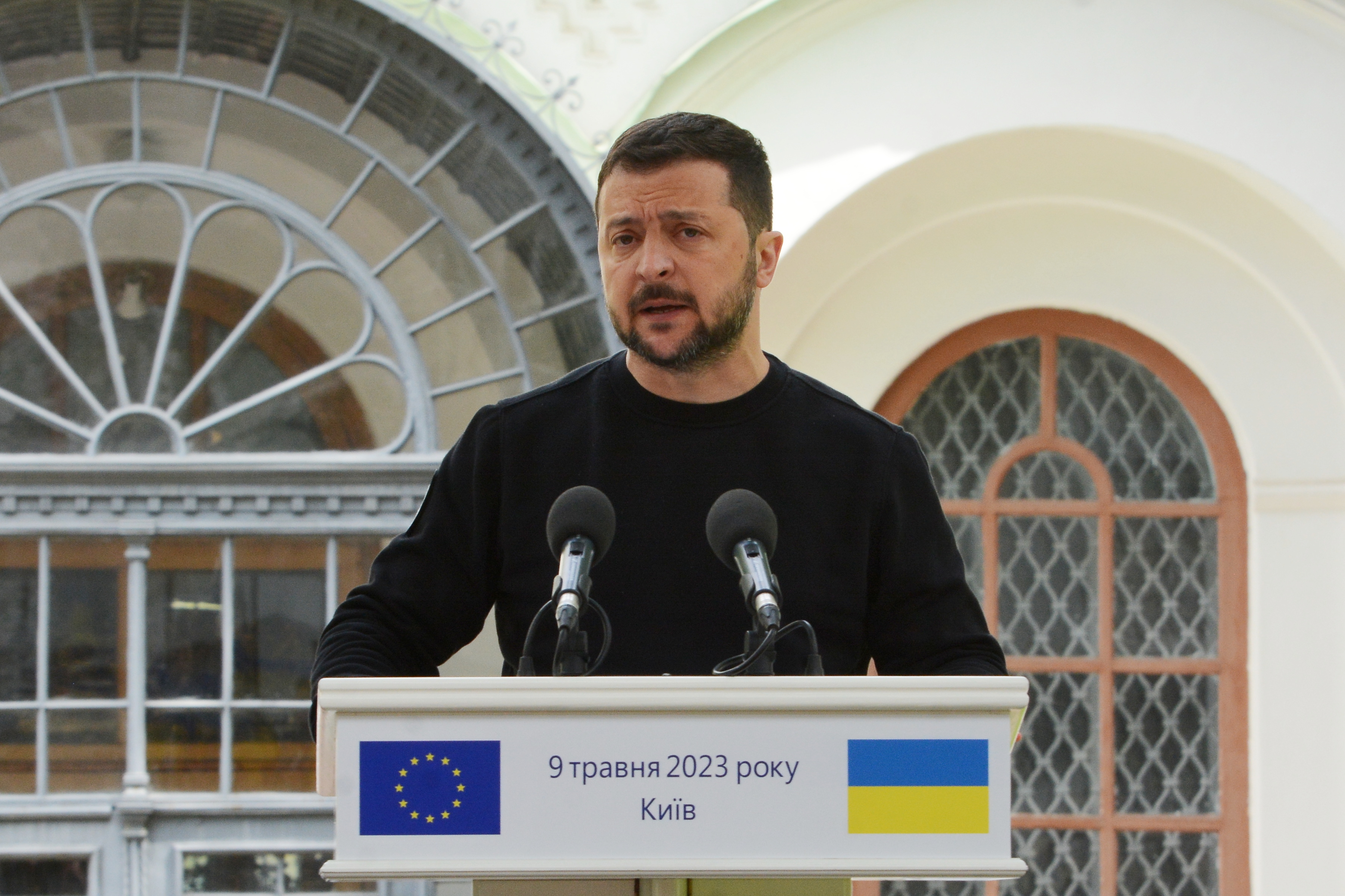 Ukraine needs more time before launching counteroffensive: Zelenskyy – National | 24CA News