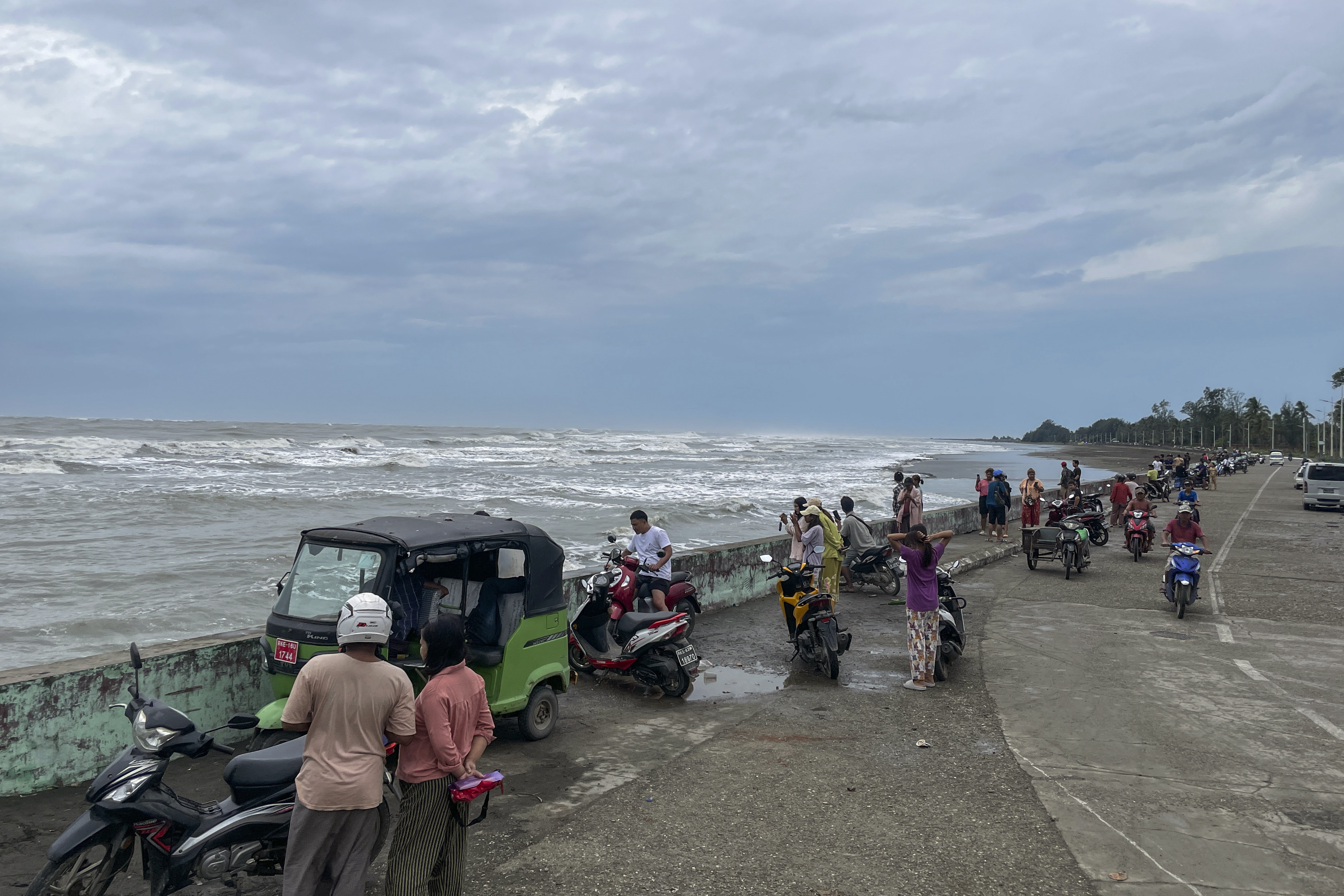 Bangladesh and Myanmar brace for Cyclone Mocha as powerful storm nears – National | 24CA News