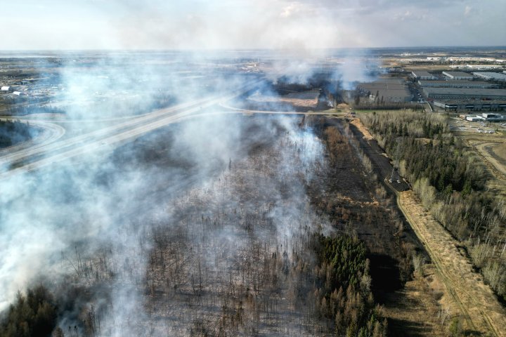 Edmonton ‘well prepared’ to help Alberta wildfire evacuees but local firefighters busy