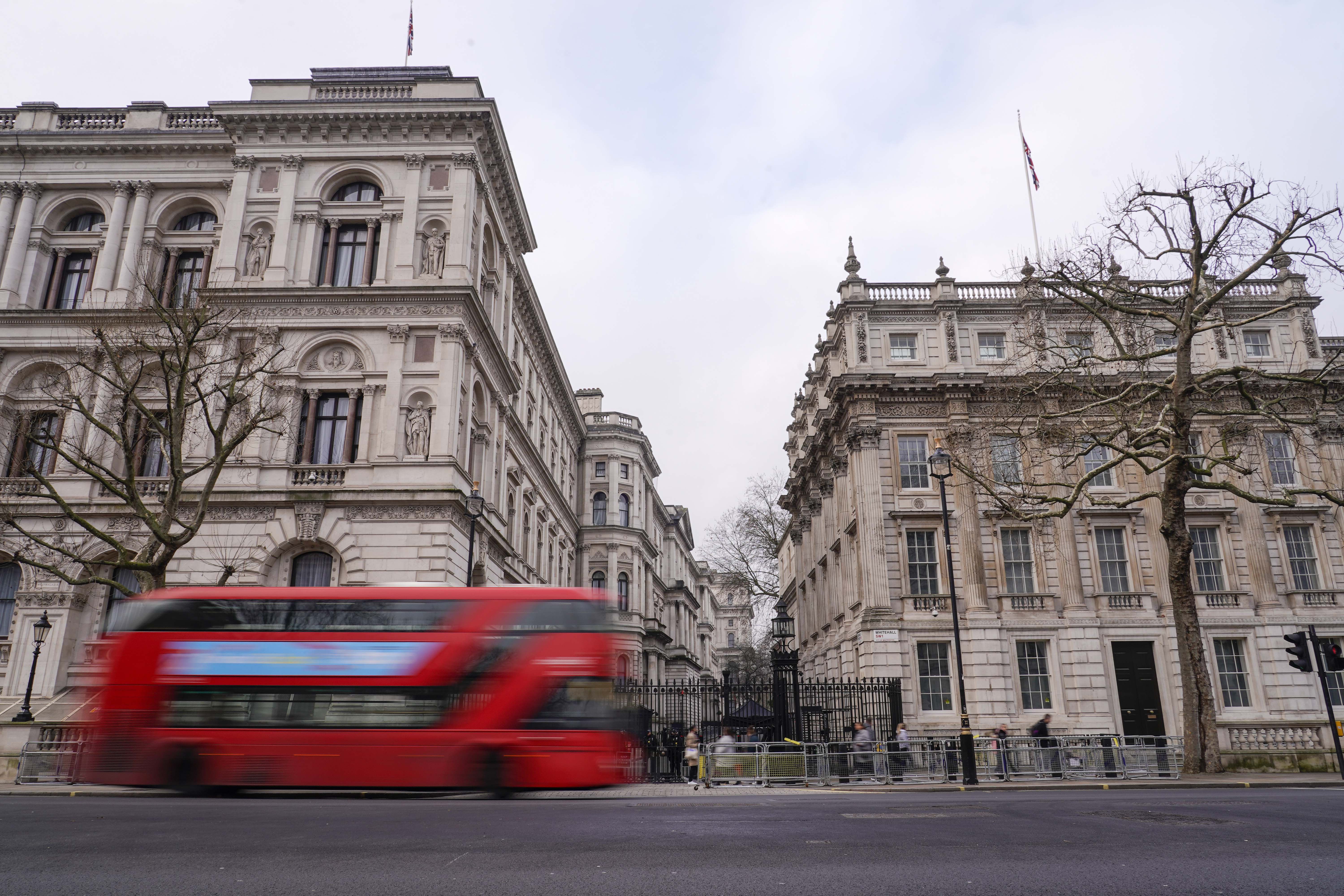 A car has crashed into the gates of U.K. s Downing Street police