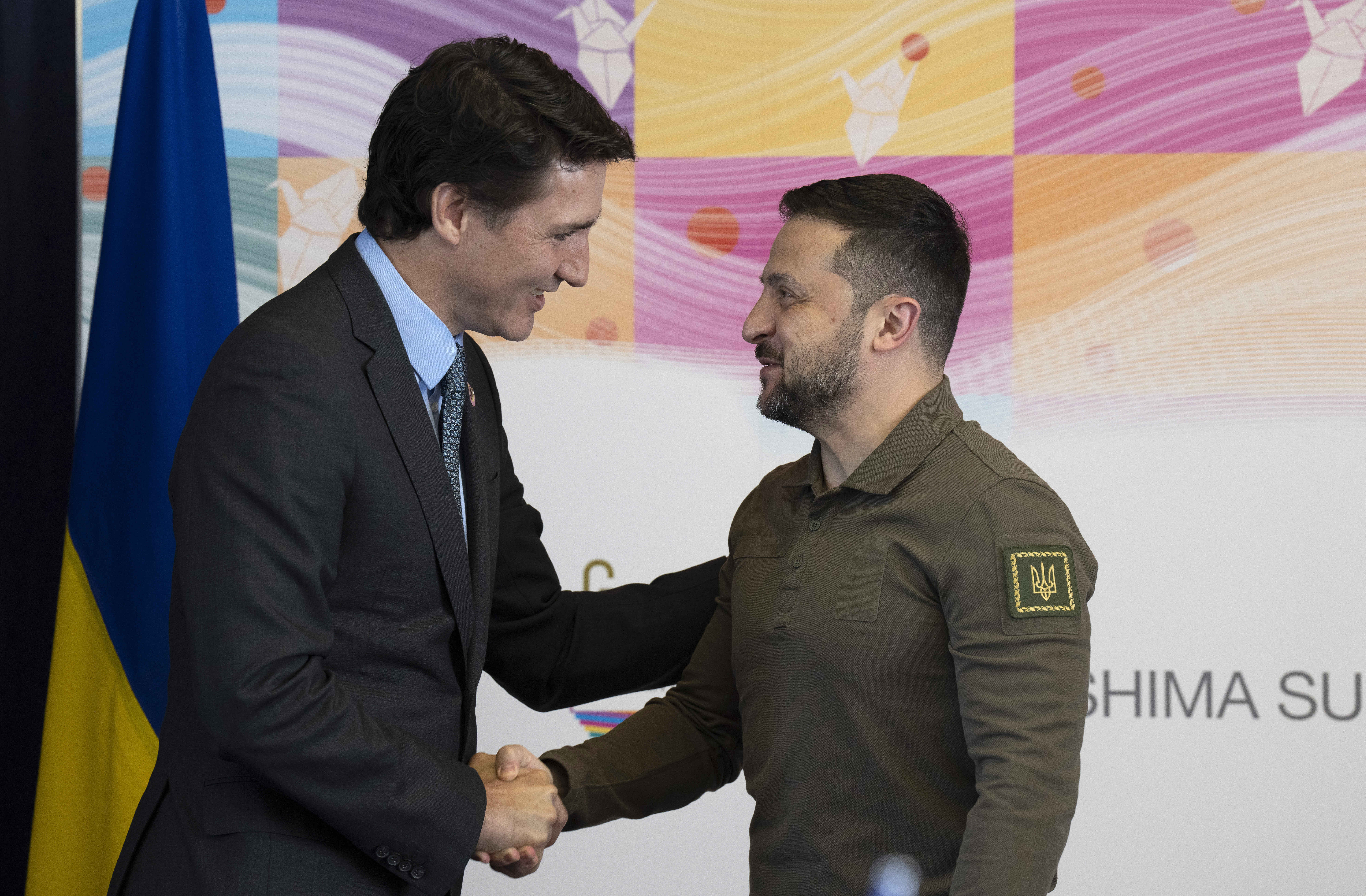 Zelenskyy makes appearance at G7 as Trudeau reaffirms support to Ukraine – National | 24CA News