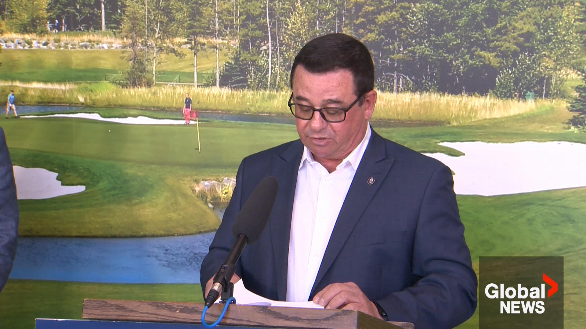 Лидерът на опозицията на Манитоба Обби Хан съблече прогресивния член