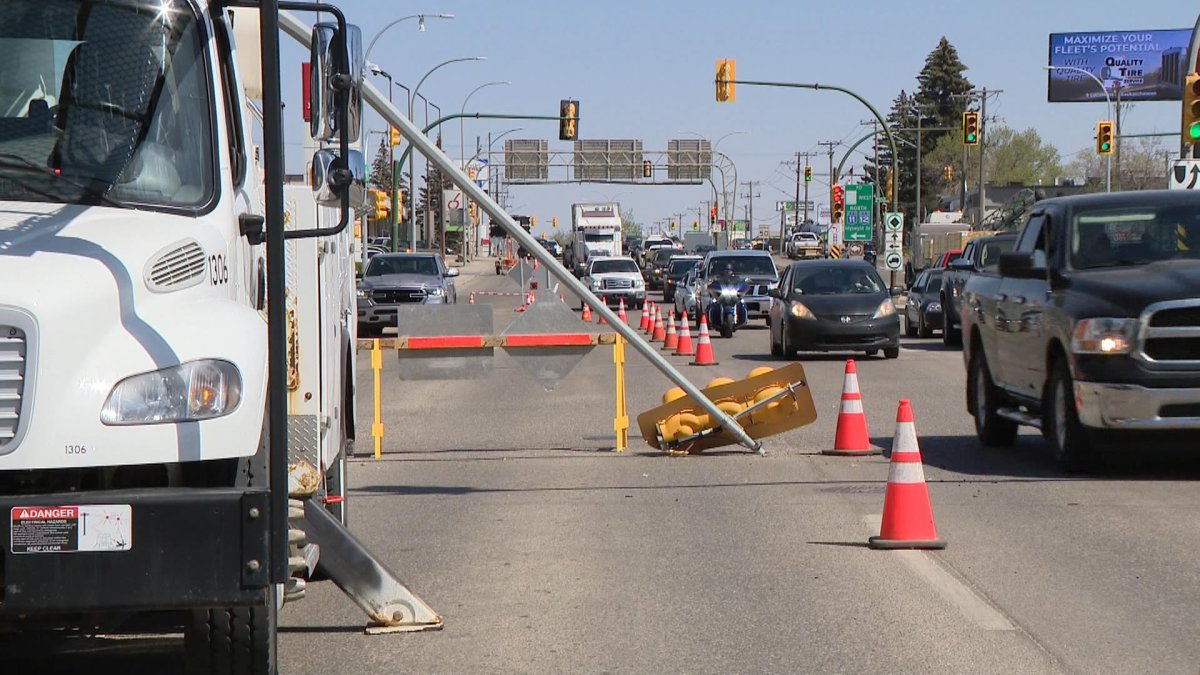 Saskatoon traffic light damage causes traffic delays along Circle Drive ...