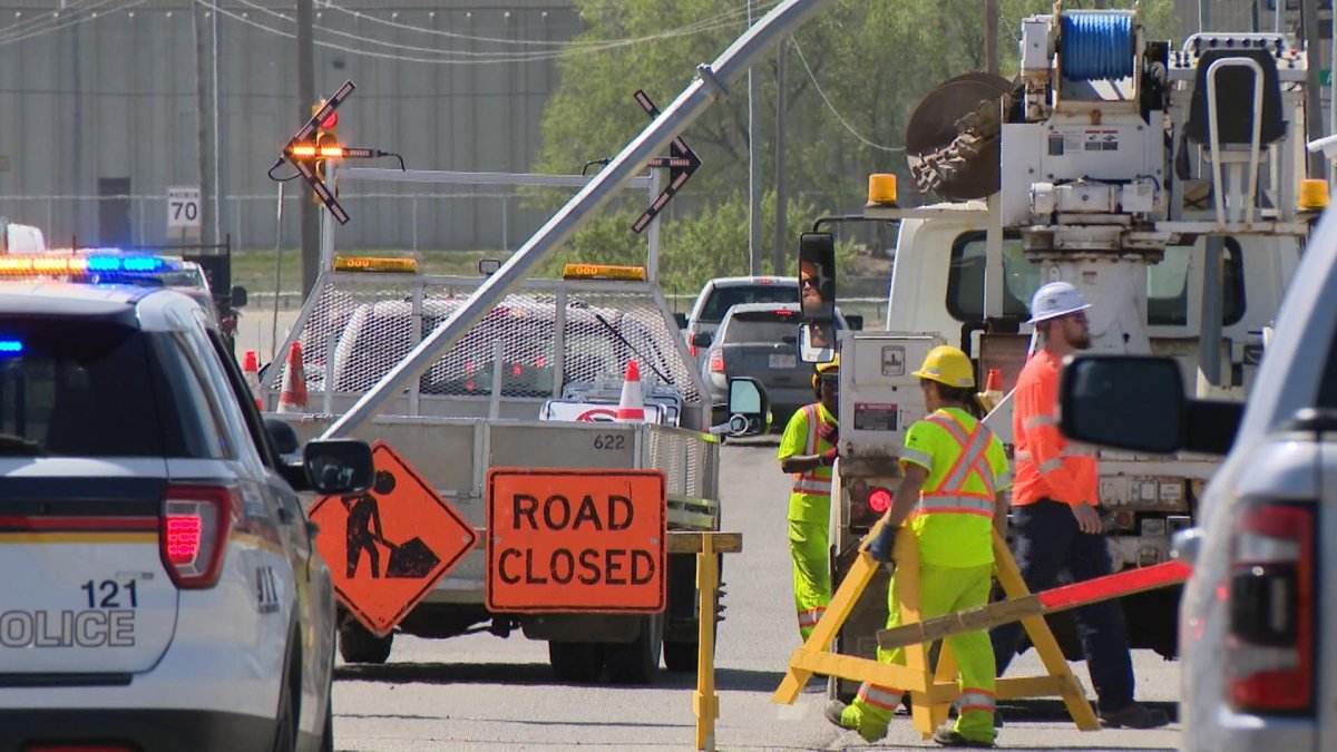 Saskatoon traffic light damage causes traffic delays along Circle Drive