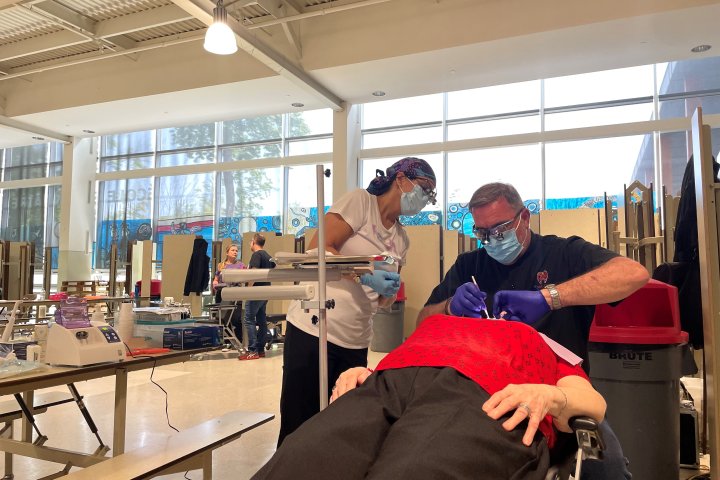 Quebec dental hygienists give back to community with free dental care