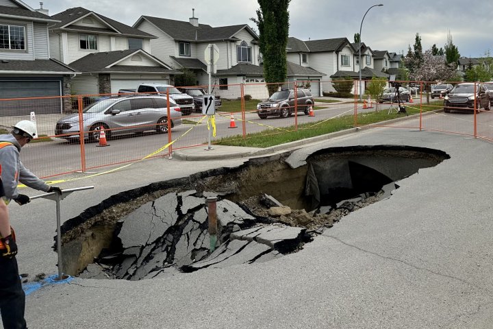 Sinkhole big enough to swallow a car opens in southeast Calgary