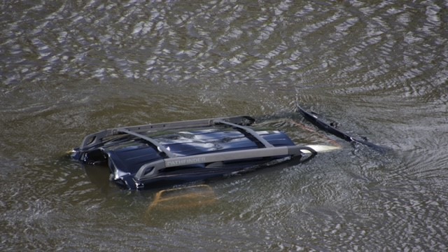 Driver rescued after crash sends vehicle into Nicomekl River in South Surrey – BC | 24CA News
