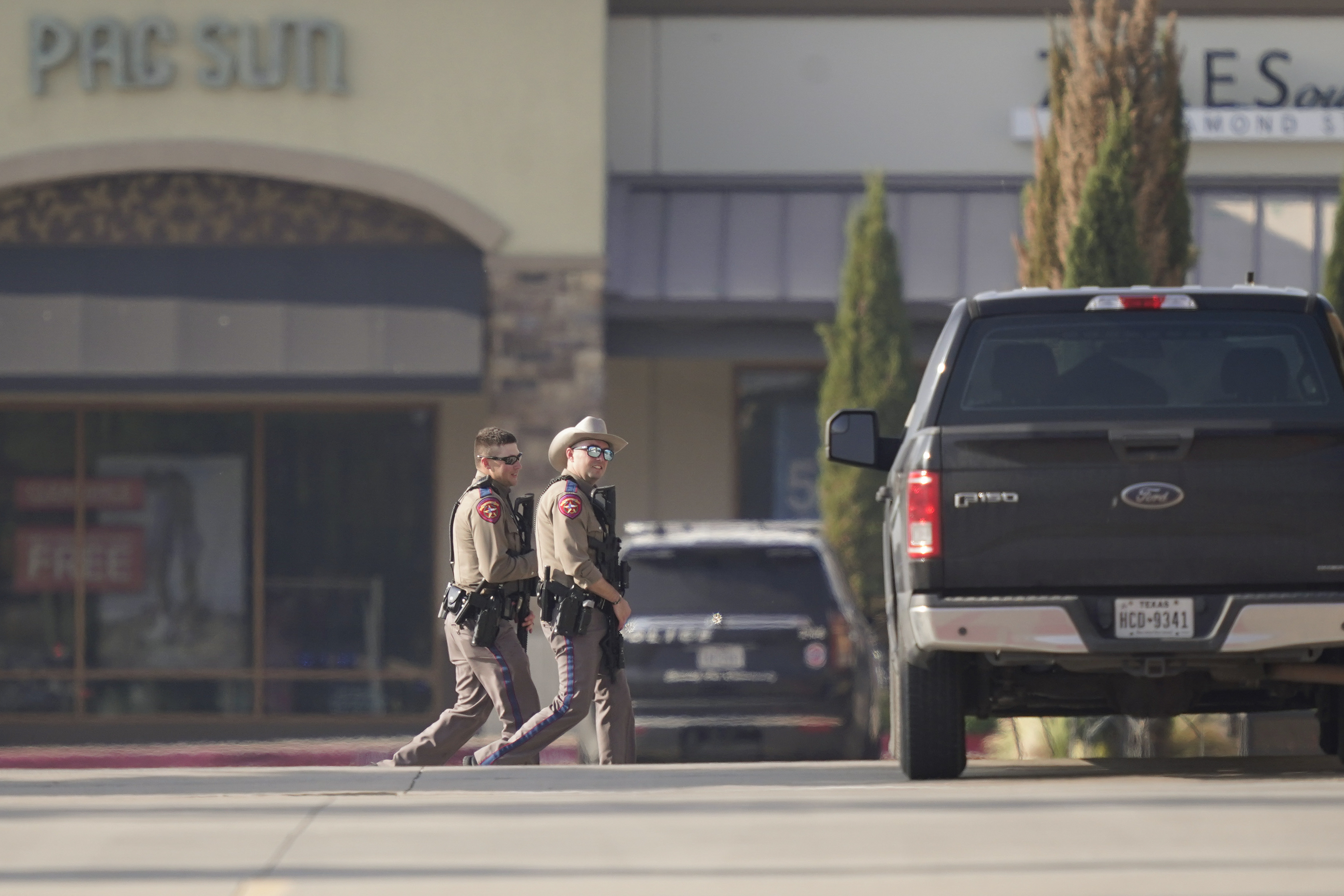 We started running': 8 killed in Texas outlet mall shooting, U.S.