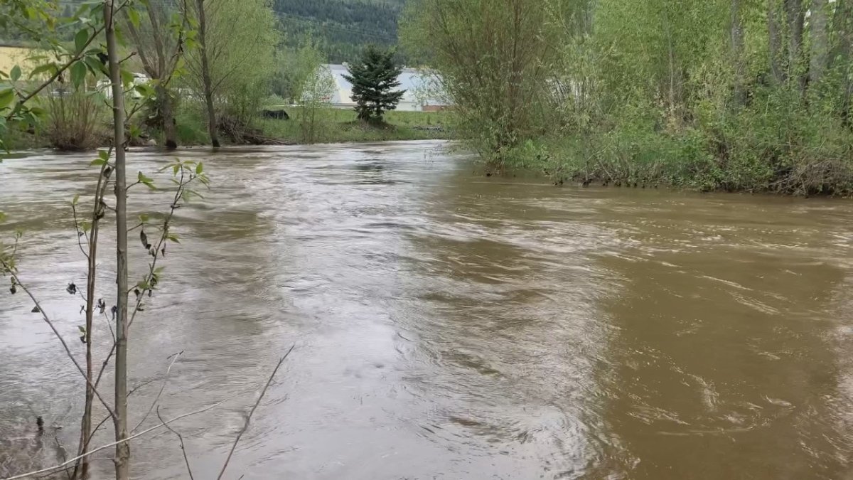 Village of Lumby preparing for potential flooding.